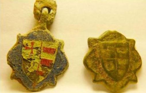 Vervelles of heraldische hangertjes in gebruik bij de jacht met valken en honden in Frankrijk in de 14 de en 15 de eeuw